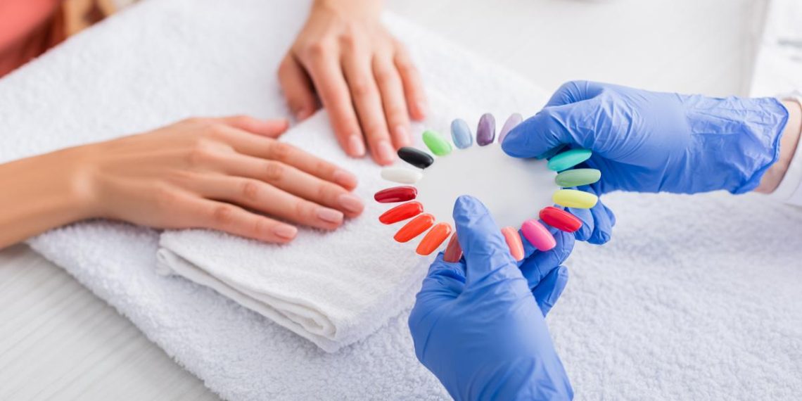 В этом году маникюрные салоны захватит новый тренд: примеры дизайнов (фото)