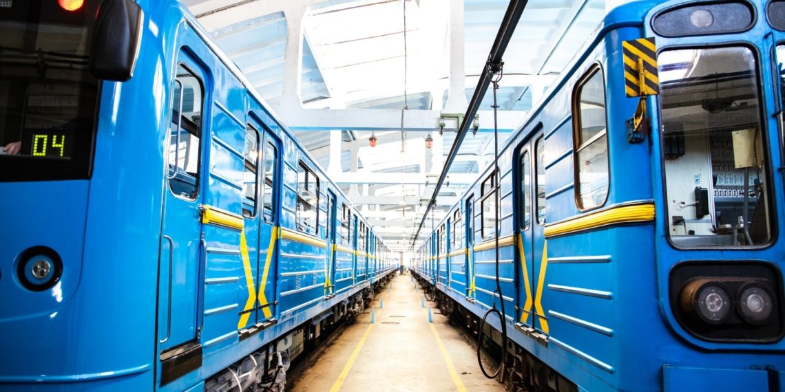 З якою швидкістю їде метро: середні та максимальні показники руху поїздів