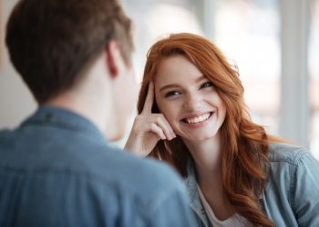 Тянет к человеку как магнитом — что это значит и почему возникает такая связ